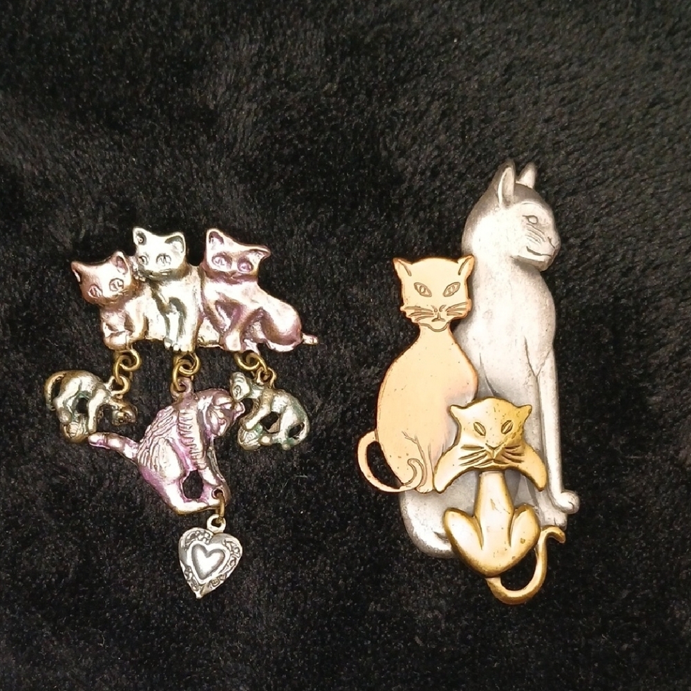 10$ Bundle 2 Cat Pins Set - Multicolor Kittens Momma Dangle Heart Copper Metal